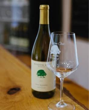 Wisdom Oak Winery glass with 1 bottle behind